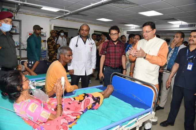मुख्यमंत्री ने दून मेडिकल कॉलेज चिकित्सालय का किया औचक निरीक्षण, दिए आवश्यक निर्देश
