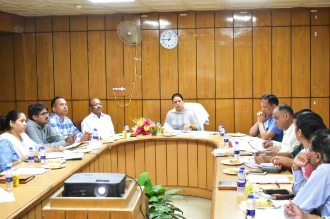 महिला कल्याण की बैठक में कैबिनेट मंत्री रेखा आर्या ने आधी अधूरी तैयारियों पर विभागीय अधिकारियों पर जताई नाराजगी