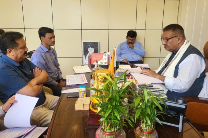 कृषि मंत्री बोले, स्वच्छिक चकबंदी के लिए दो गाँवों से करे शुरुआत