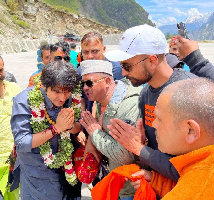 पंडित धीरेंद्रशास्त्री पहुचे बादरीनाथ धाम,