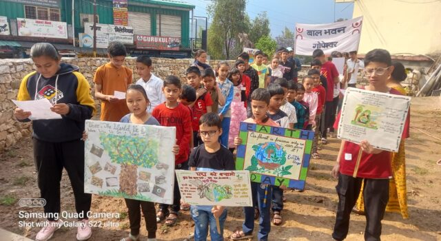 बाल भवन गोपेश्वर द्वारा पर्यावरण के अस्तित्व को बचाने की एक छोटी पहल .