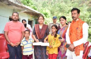 दुःख की घड़ी में सरकार प्रभावित परिवार के साथ है दृढ़ता से खड़ी-रेखा आर्या