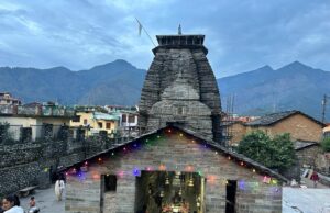 पौराणिक गोपिनाथ मन्दिर झुक रहा एक तरफ, पुजारियों ने पुरातत्व विभाग से मन्दिर सरक्षण की रखी मांग