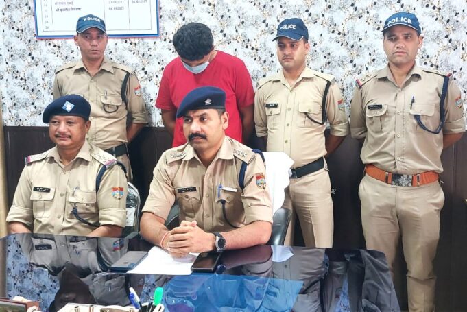 हॉटमिक्स प्लांट में हुए चोरी का पुलिस ने किया खुलासा