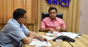 जिलाधिकारी ने निकायों में संचालित योजनाओ के प्रगति को लेकर की समीक्षा बैठक