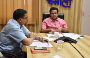 जिलाधिकारी ने निकायों में संचालित योजनाओ के प्रगति को लेकर की समीक्षा बैठक