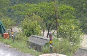 वाहन पर गिरा पथ्थर 2की मौके पर मौत 4घायल