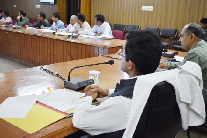 जिलाधिकारी ने जल सरक्षण और संवर्धन को लेकर ली समीक्षा बैठक