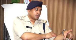 भारी बारिस की चेतावनी को देखते हुए रात्रि 8बजे से सुबह 4बजे तक वाहनों ka आवागमन रहेगा बंद :एसपी चमोली