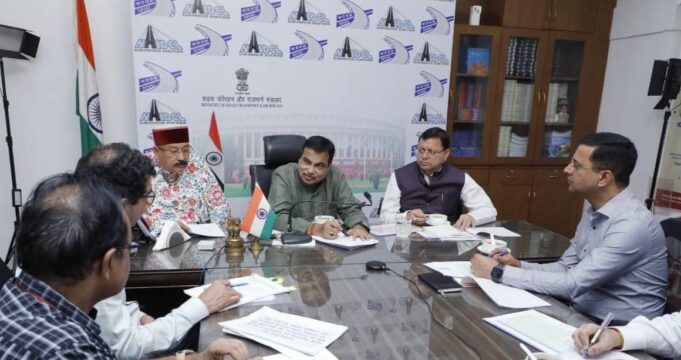 आपदा में क्षति ग्रस्त सड़को को लेकर मुख्यमंत्री ने सड़क परिवहन मंत्री स की मुलाकात