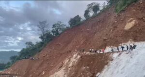 कमेडा में पैदल आवजाही शुरू, सड़क सुचारू होने में लग सकता है समय