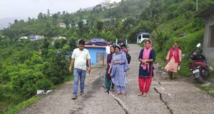 यहां सड़क में आई दरार, दहशत में लोग