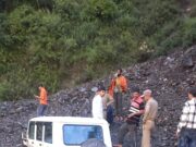 बद्रीनाथ राष्ट्रीय राजमार्ग इन जगहों पर बन्द, वाहन आया मलबे की चपेट में, सवार सुरक्षित