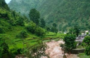 मोक्ष गाड़ का बढ़ा जल स्तर, दहशत में लोग