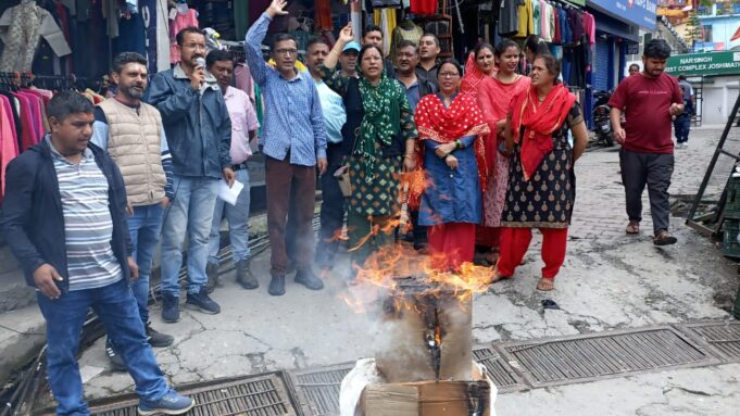 कांग्रेस ने मणिपुर में राष्ट्र्पति शासन लागू करने की मांग की