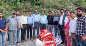 मूल निवासी संघ ने पीड़ित परिवारों तक पहुचाई मदद