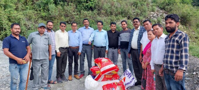 मूल निवासी संघ ने पीड़ित परिवारों तक पहुचाई मदद