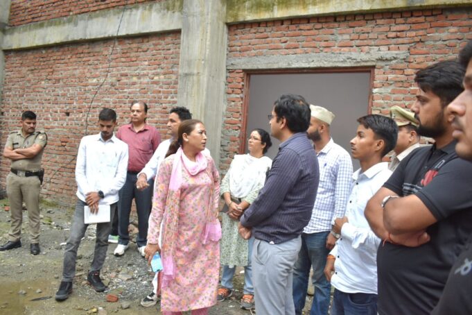 खेल एवं युवा कल्याण मंत्री रेखा आर्या ने किया निर्माणाधीन मल्टीपर्पज बैडमिंटन हॉल और निर्माणाधीन युवा केन्द्र का निरीक्षण,