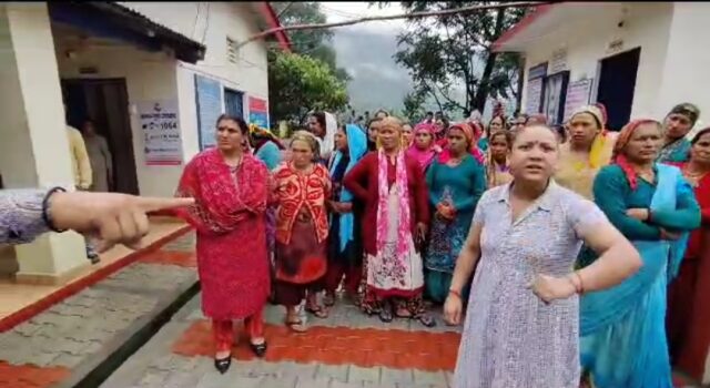 कर्णप्रयाग से लापता हुए युवक के परिजनों ने काटा हंगामा