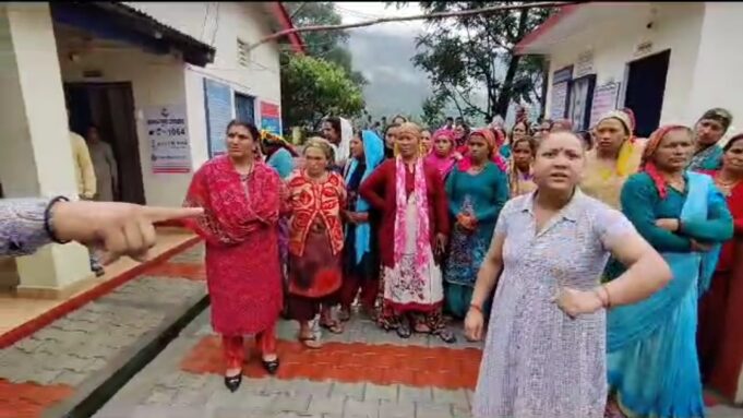 कर्णप्रयाग से लापता हुए युवक के परिजनों ने काटा हंगामा