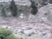 जुम्मा में नदी के जलस्तर बढ़ने से पुल को खतरा, वीडियो देखें