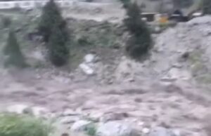 जुम्मा में नदी के जलस्तर बढ़ने से पुल को खतरा, वीडियो देखें