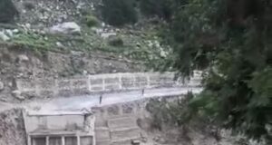 सीमांत गांवों को जोड़ने वाला पुल बहा, टूटा सम्पर्क