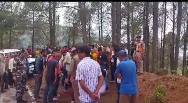 वाहन दुर्घटना में 2 की मौत 7 घायल