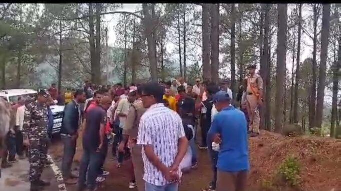 वाहन दुर्घटना में 2 की मौत 7 घायल