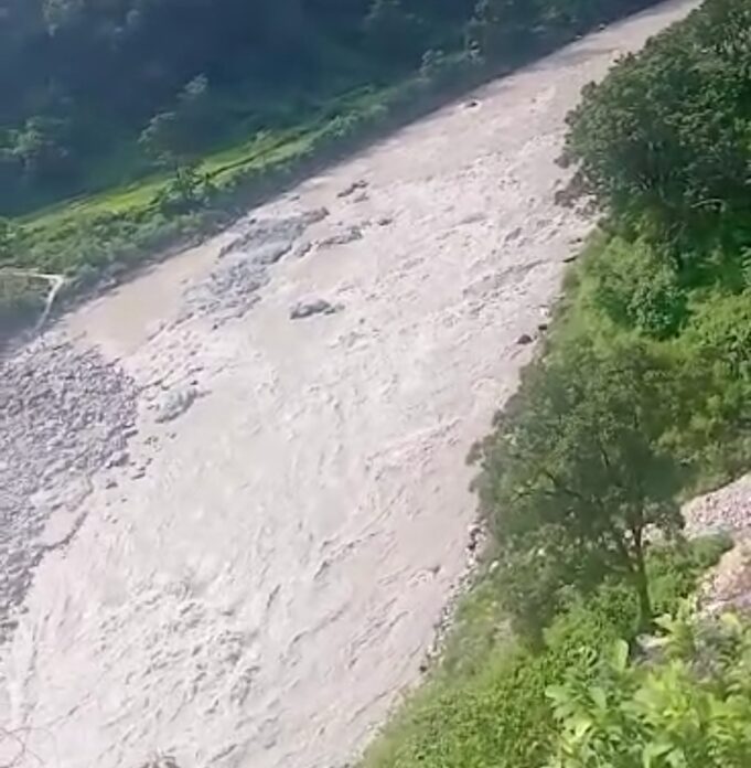 अज्ञात ने अलकनन्दा में मारी कूद, सर्च अभियान जारी