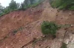 बदरीनाथ राष्ट्रीय राजमार्ग कमेड़ा के पास 30 मीटर बहा