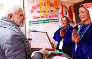 नीती माणा घाटी की जन जातीय महिलाओं की आर्थिकी का जरिया बना भोजपत्र।