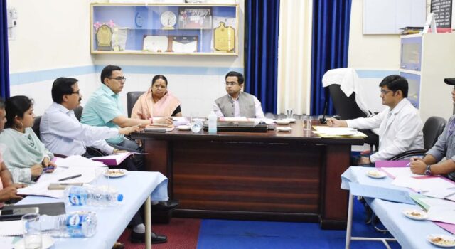 जिलाधिकारी ने चिकित्सा प्रबंधन समिति की ली बैठक