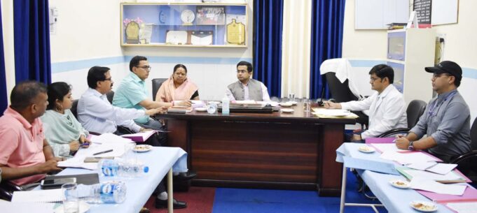 जिलाधिकारी ने चिकित्सा प्रबंधन समिति की ली बैठक