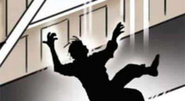 छत से गिरा युवक हुई मौत