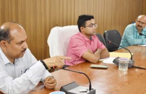 जल सरक्षण एवं सवर्द्धन को लेकर जिलाधिकारी ने ली समीक्षा बैठक