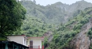 अतिवृष्टि के चलते पीपलकोटी मायापुर में भारी नुकसान, कई वाहन आये मलबे की चपेट में