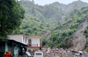 अतिवृष्टि के चलते पीपलकोटी मायापुर में भारी नुकसान, कई वाहन आये मलबे की चपेट में