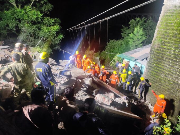 अपडेट: हेलंग हादसे में 2की मौत 5घायल