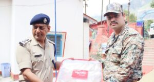 बद्रीनाथ क्षेत्र में निवासरत पुलिस पेंशनरों के साथ गोष्ठी कर जाना हालचाल