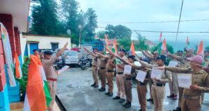 “मेरी माटी, मेरा देश” अभियान के तहत चमोली पुलिस के जवानों को दिलाई गई पंचप्रण शपथ ।