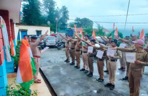 “मेरी माटी, मेरा देश” अभियान के तहत चमोली पुलिस के जवानों को दिलाई गई पंचप्रण शपथ ।