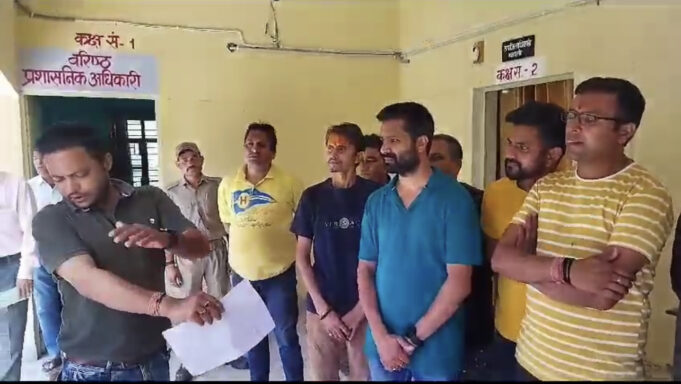 अतिक्रमण के नाम पर हो रही कार्यवाही के खिलाफ व्यापार संघ ने भेजा राजयपाल को ज्ञापन