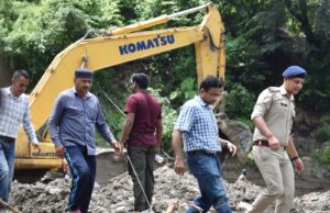 जिलाधिकारी. ने आपदा प्रभावित क्षेत्रो का किया. भरमण