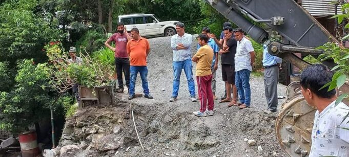 बद्रीनाथ विधायक ने आपदा प्रभावितों से की मुलाकात, अधिकारियों को दिए निर्देश