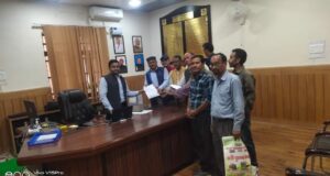 बण्ड क्षेत्र के जनप्रतिनिधियों ने आपदा प्रभावितो के हितों की मांग को लेकर जिलाधिकारी से की मुलाकात