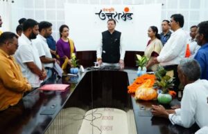 मुख्यमंत्री ने व्यासी जल विद्युत परियोजना प्रभावितों को वितरित किया मुआवजा