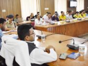 डीएम ने ली राजस्व विभाग की मासिक समीक्षा बैठक।