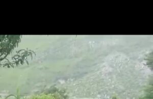 शिक्षक के तबादले पर रो पडे ग्रामीण और स्कूल के छात्र छात्राएं..