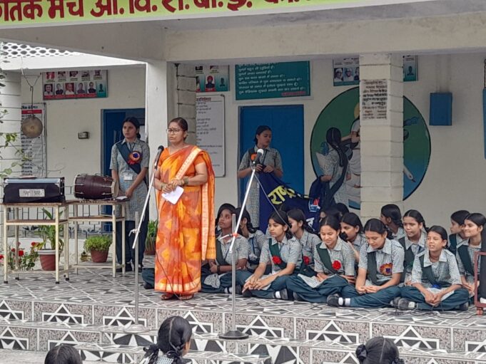 बालिका इण्टर कॉलेज गौचर में आयोजित हुआ मेरी माटी मेरा देश कार्यक्रम, छात्राओं ने किये पौध रोपण